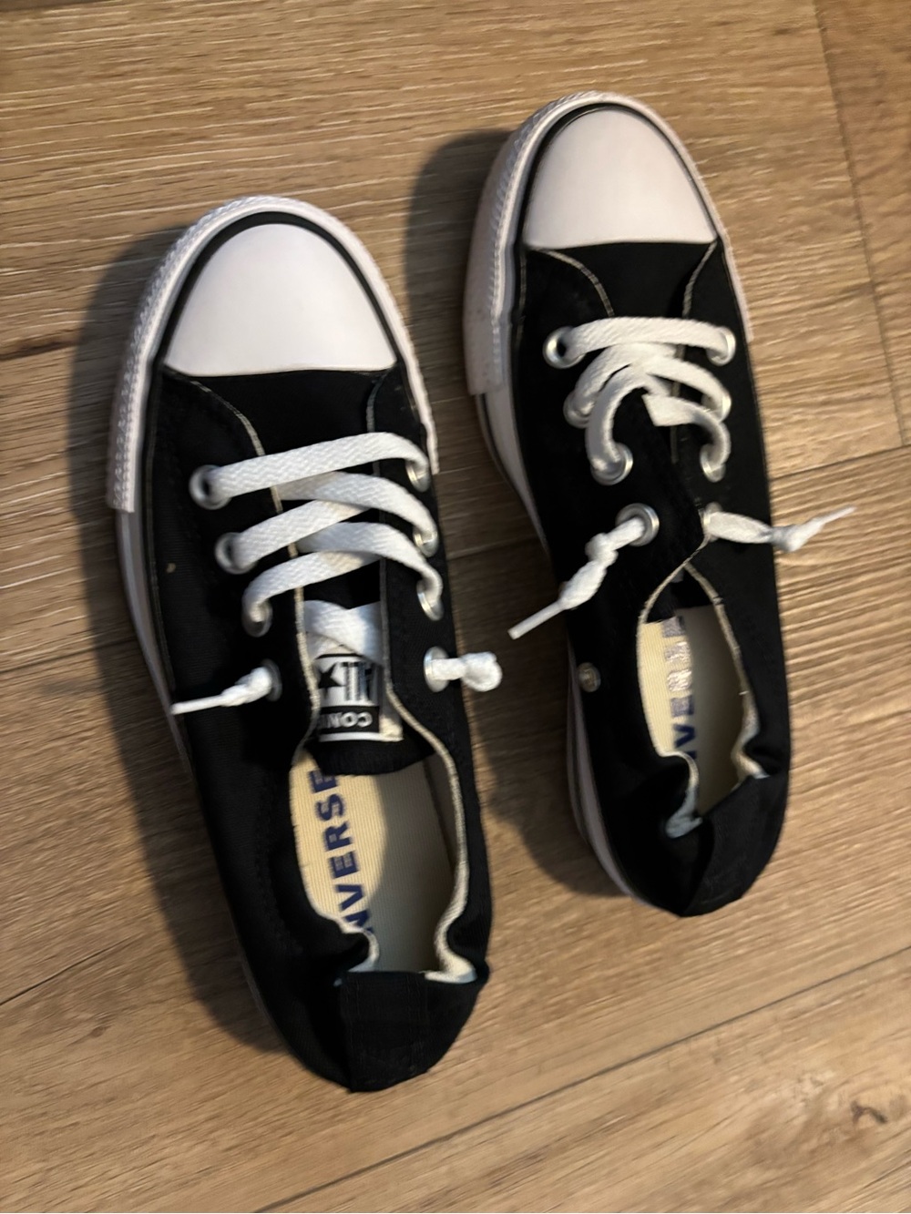 Converse Kids Black and White Low Top Sneakers no tie! - Picture 2 of 3
